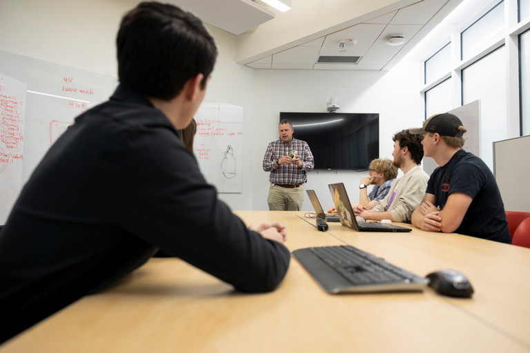 Bryce Himebaugh talking to a group of students in the Cheng Wu Build Clinic